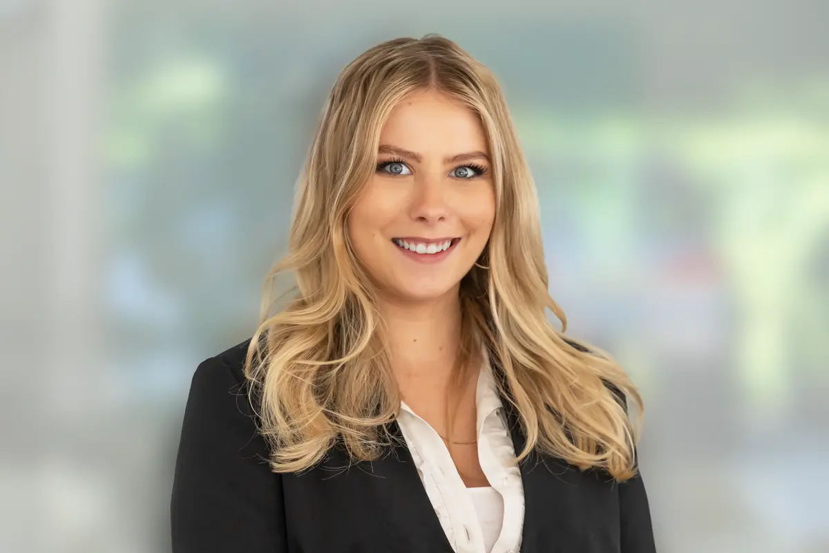 Amira Lockmann, Vertrieb von Wohn- und Gewerbeimmobilien bei Hirschmann Immobilien