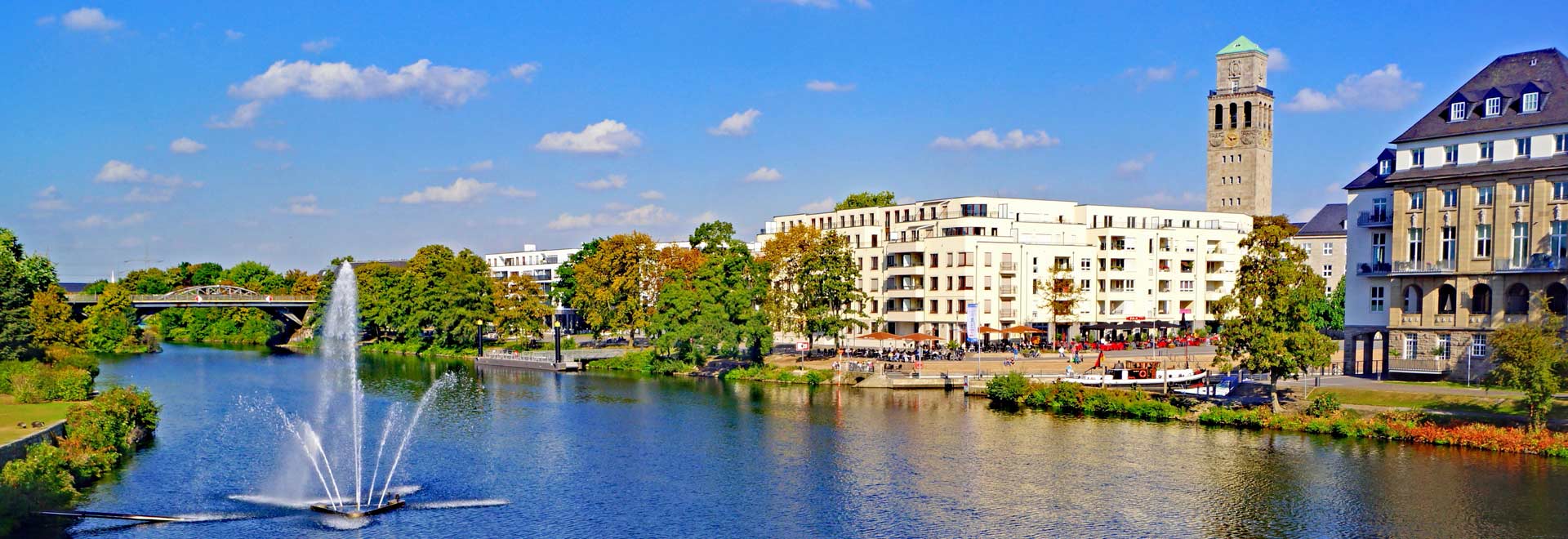 Mülheim an der Ruhr Stadtansicht mit Rathausturm und Ruhrbania